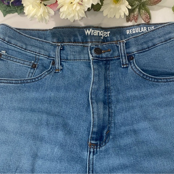Wrangler Blue Regular Fit Jeans Classic Style - Picture 3 of 5